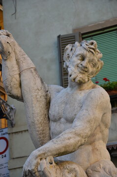 Bergamo, Piazza del Delfino