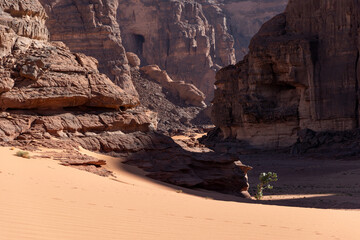 Cañón de roca en el Tadrart, Sáhara, Argelia