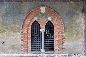 Fototapeta na wymiar Beautiful rustic double window on a small castle in Tuscany, Italy.