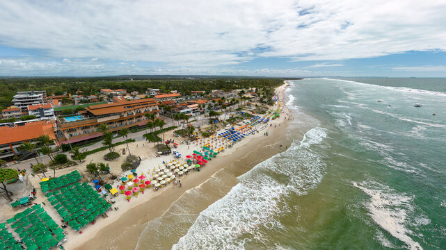 Imagem panor&acirc;mica a&eacute;rea da Praia do Franc&ecirc;s, localizada em Marechal Deodoro, no estado de Alagoas, Brasil