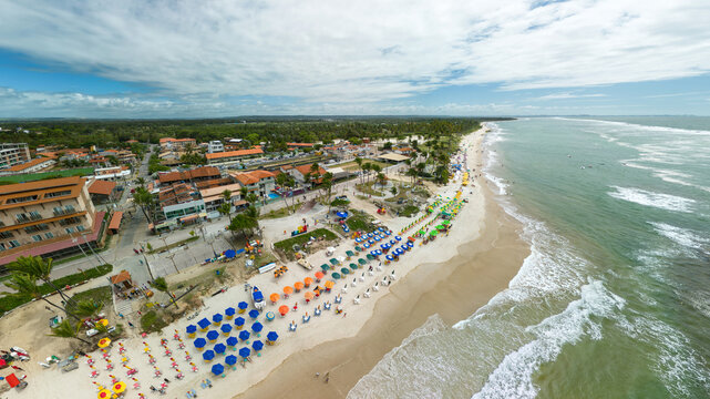 Imagem panorâmica aérea da Praia do Francês, localizada em Marechal Deodoro, no estado de Alagoas, Brasil