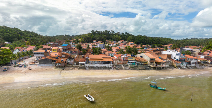 Imagem panor&acirc;mica a&eacute;rea da Barra de Camaragibe, situada em Passo de Camaragibe, no estado de Alagoas - Brasil