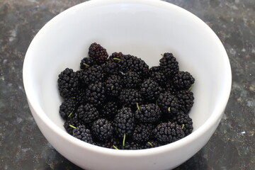 Pote com Amoras Frescas - Blackberries