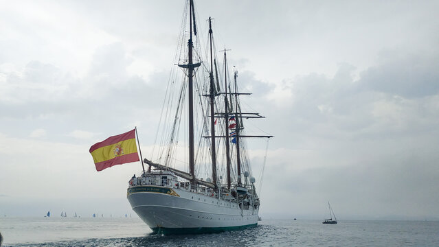 Stern of the Spanish training ship Juan Sebasti&aacute;n de Elcano with the Spanish flag extended