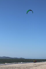 Voando e Surfando com Wakeboard - Kitesurf