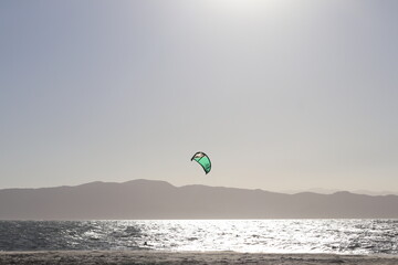 Voando e Surfando com Wakeboard - Kitesurf