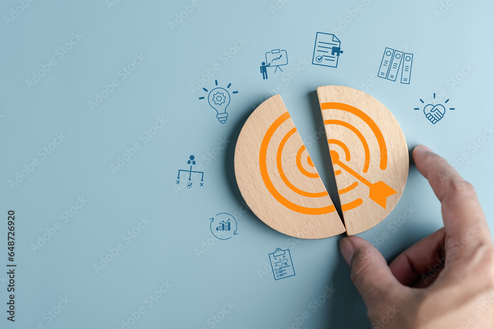 Aufkleber hand holding objective aiming target which for planning development leadership and customer target g