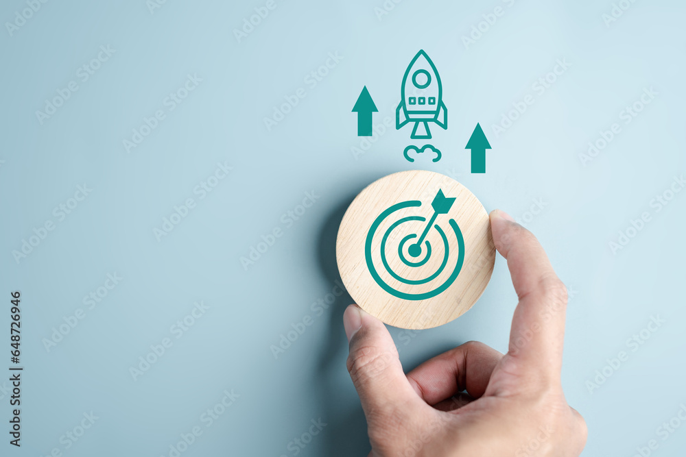 Aufkleber hand holding objective aiming target and rocket ship launch arrow up to leadership and customer targ