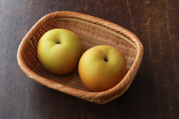 籠に入った梨のイメージ