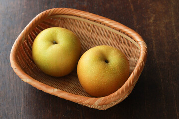 籠に入った梨のイメージ