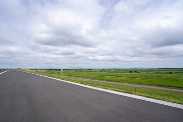 利根川沿いを雲に向かって（茨城県猿島郡五霞町）