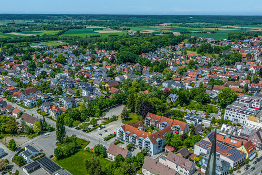 Ausblick auf Schwabm&uuml;nchen im s&uuml;dlichen Landkreis Augsburg, Blick zum Stadtgarten an der Singold