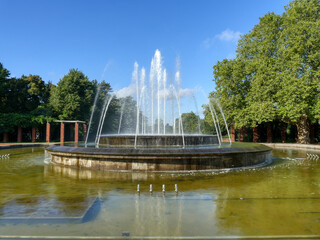 Fototapeta premium Brunnen in einem Park im Norden von Düsseldorf