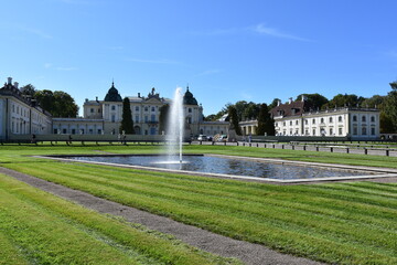 Obraz premium Barokowy park i ogród w stylu francuskim, Pałac Branickich w Białymstoku, Podlaskie, Polska, 