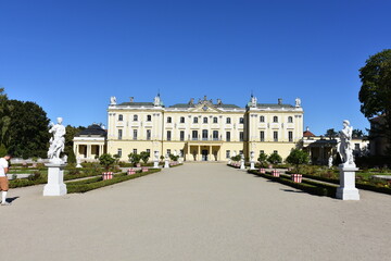 Obraz premium Barokowy park i ogród w stylu francuskim, Pałac Branickich w Białymstoku, Podlaskie, Polska, 