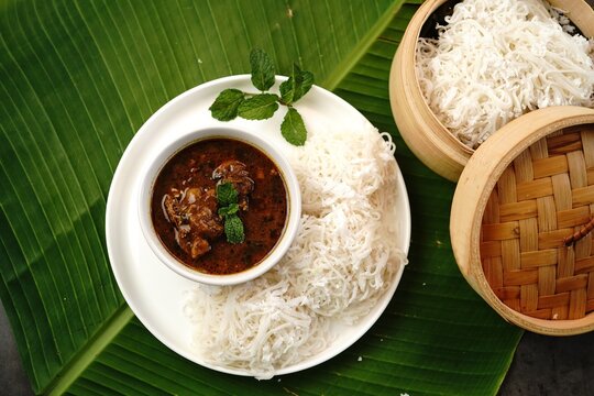 Idiyappam with Chicken curry | Kerala steamed breakfast made of rice flour