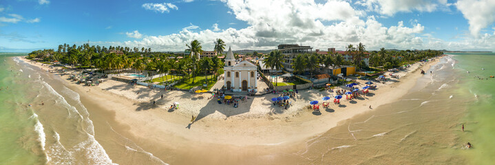 Imagem panorâmica da Praia da Igreja Velha de São Pedro, localizada em Tamandaré, no belo estado...