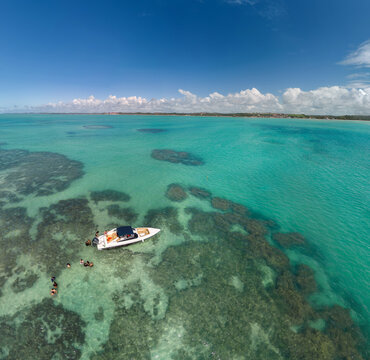 Imagem panor&acirc;mica das deslumbrantes Piscinas Naturais de Maragogi, localizadas no estado de Alagoas, Brasil. Um verdadeiro para&iacute;so tropical