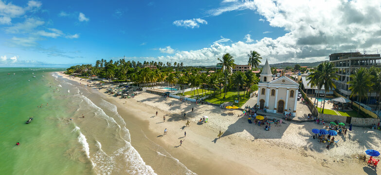 Imagem panor&acirc;mica da Praia da Igreja Velha de S&atilde;o Pedro, localizada em Tamandar&eacute;, no belo estado de Pernambuco, Brasil