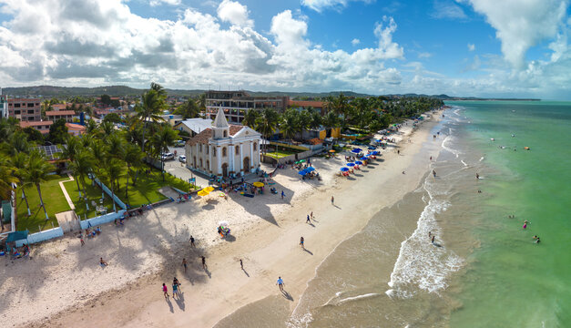 Imagem panor&acirc;mica da Praia da Igreja Velha de S&atilde;o Pedro, localizada em Tamandar&eacute;, no belo estado de Pernambuco, Brasil