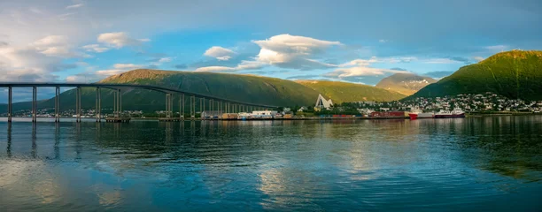 Fototapete Rund Tromsø city bridge, crossing the Tromsøysundet strait between Tromsdalen on the mainland and the island of Tromsøya, Troms of Finnmark, Norway © Luis