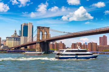 Brooklyn Bridge in New York - obrazy, fototapety, plakaty
