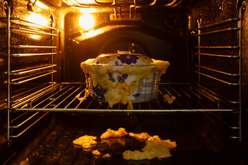 Overcooked apples explosion