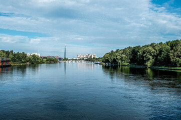 Fototapeta premium An idle fountain in the city center in the early morning.