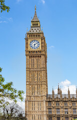 Fototapeta na wymiar The famous Elizabeth Tower with the Big Ben that is the nickname of the Great Bell of the Great Clock of Westminster, the heaviest of the five bells it houses