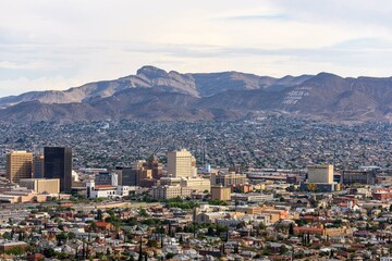 Borderland Panorama: 4K Panoramic View of El Paso City and Ciudad de Juarez with Mountains and Sky