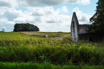 abondoned stone house - England landscape