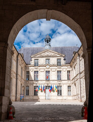 town hall of verdun with flags seen through arch - 649018523