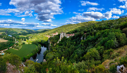 From Bouzies to Saint-Cirq-Lapopie towpath route. Occitania, France