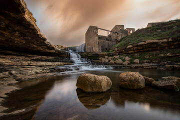 cascada y molino