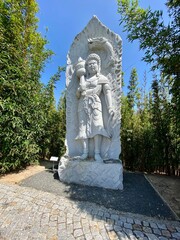 Fototapeta premium statue in the park