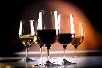 Fotobehang ワインを注いだたくさんのグラスワイン、テイスティングのイメージ © Jeffrey
