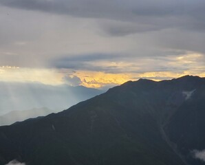 北岳から見た雨上がりの夕暮れ時　Sunset after the rain seen from Mt. Kitadake in Japan