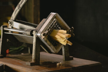 manual machine with sharp grate to cut potatoes or vegelaten in the shape of a stick