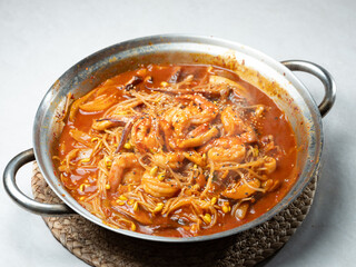 Steamed squid and shrimp mixed with vegetables and spicy sauce