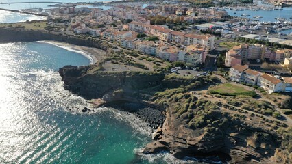 Fototapeta premium survol du cap d'Agde dans le sud de la France, Hérault, Occitanie