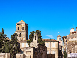 Fototapeta na wymiar Journey to Arles' Past: Captivating Street Views of the Old Village