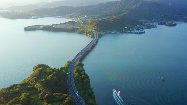 夕暮れの東名高速道路の浜名湖橋と浜名湖（静岡県浜松市）