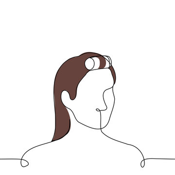 recommend clip art: woman with curlers on her bangs - one line art vector. concept curling bangs using a roller