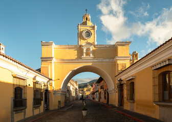 El Arco de Santa Catalina - one of the most famous places in the city of Antigua Guatemala - 649213929