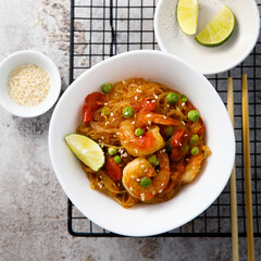 Noodles with shrimps and vegetables