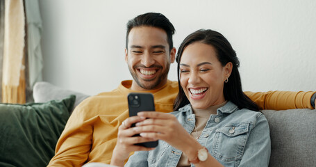 Couple, laugh and talking on sofa with phone for social media post, subscription and reading funny...