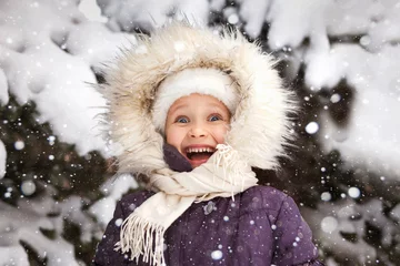 Foto op Plexiglas Snow Child. Happy Little Girl Kid Having fun in Snow Winter Holiday In Snowy Background. © Maryana