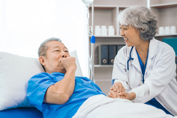 Obraz premium Senior elderly male patient and asian people mature woman doctor, showcasing importance of healthcare expertise and patient support. caring senior doctor assisting elderly patient in hospital bed