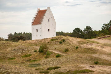 Fototapeta na wymiar Versandete Kirche, tilsandede kirke, Skagen, Dänemark