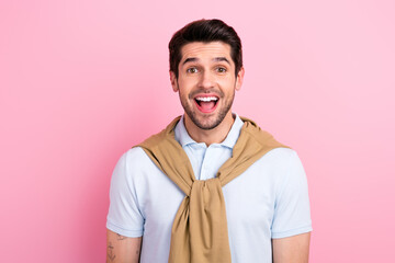 Photo of impressed cheerful person open mouth cant believe hang shoulders sweater isolated on pink color background - obrazy, fototapety, plakaty
